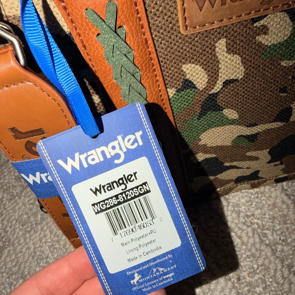 Wrangler Camo Tote with Brown Accents - Picture 2 of 2